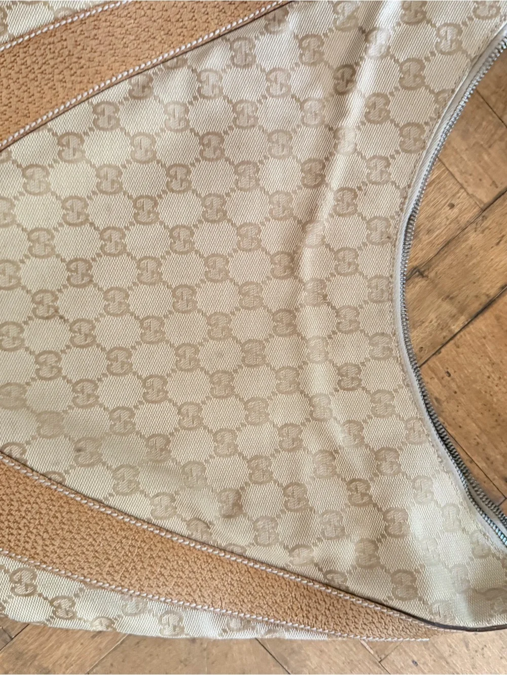 Gucci soft beige